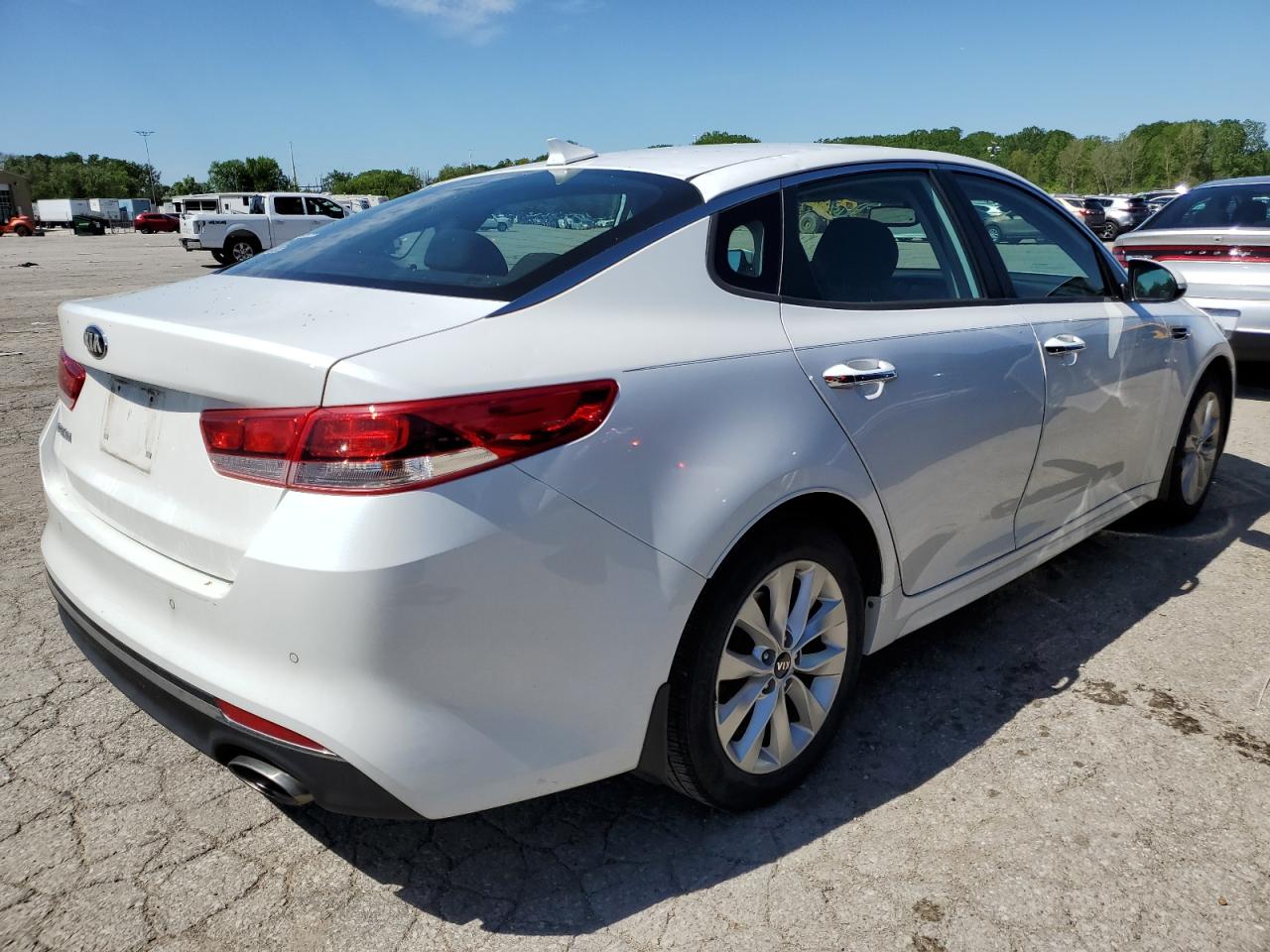 5XXGT4L30JG271885 2018 Kia Optima Lx