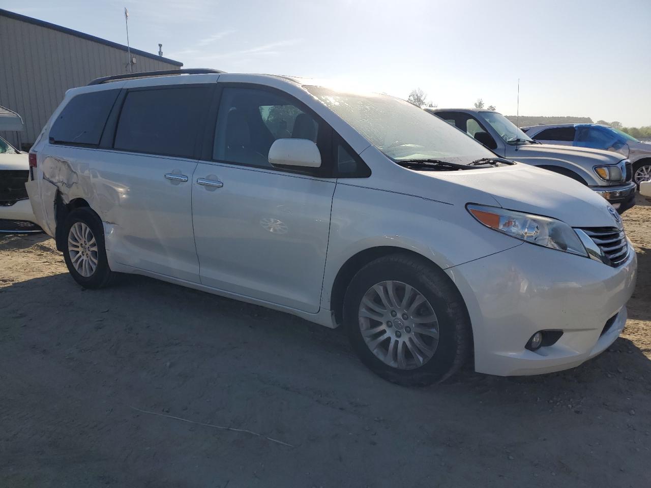 Lot #2698289305 2016 TOYOTA SIENNA XLE