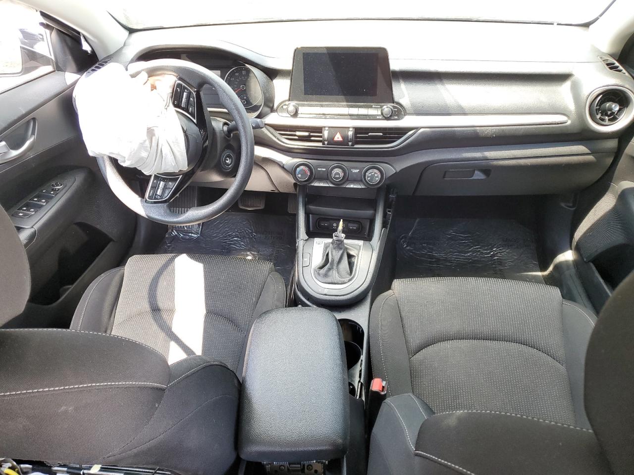 3KPF24AD0ME283901 2021 Kia Forte Fe