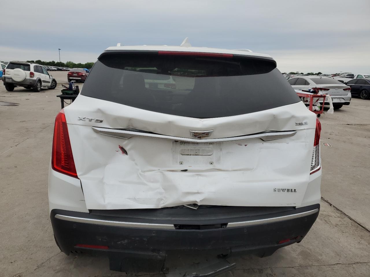 1GYKNCRS2KZ148935 2019 Cadillac Xt5 Luxury