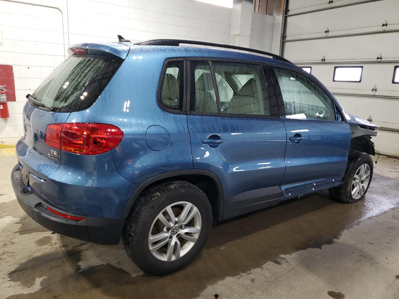 2017 Volkswagen Tiguan S vin: WVGBV7AX5HK016690