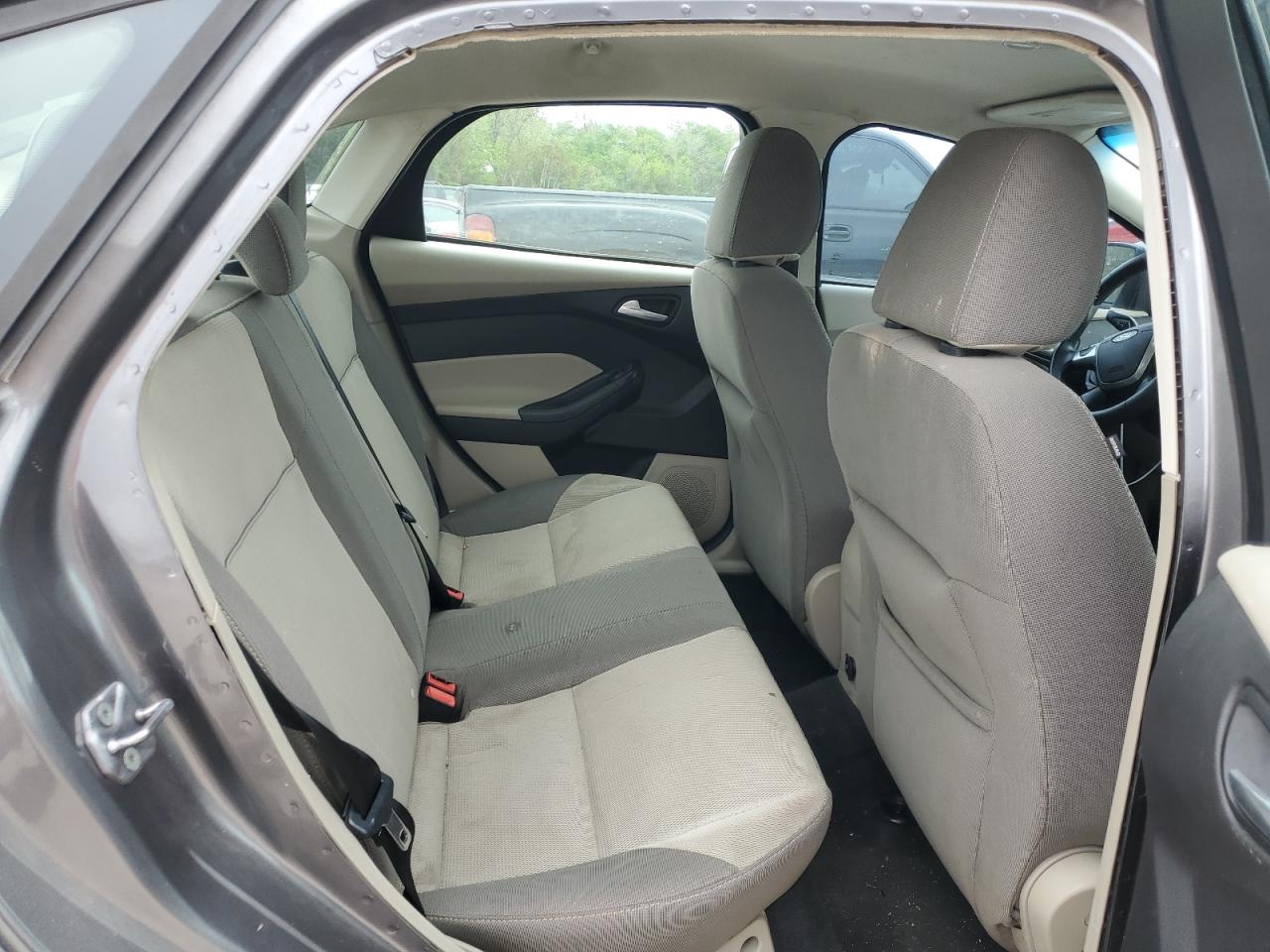 1FAHP3F27CL409789 2012 Ford Focus Se