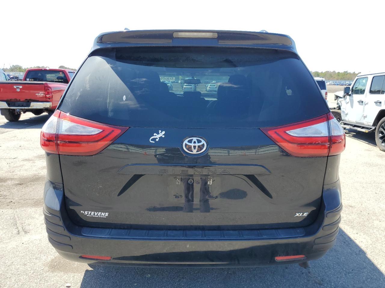 5TDYK3DC5GS715768 2016 Toyota Sienna Xle