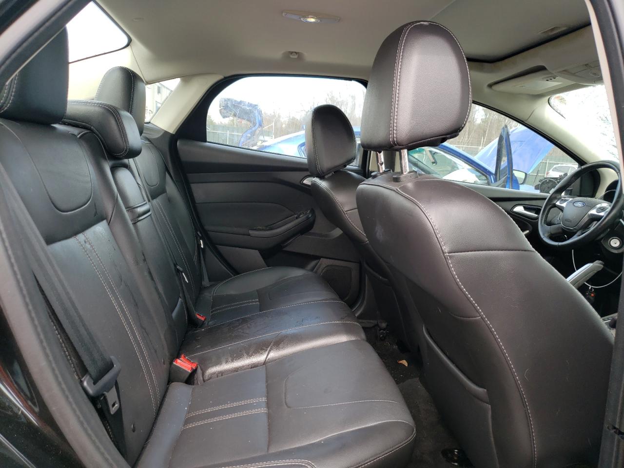 1FAHP3H22CL393966 2012 Ford Focus Sel