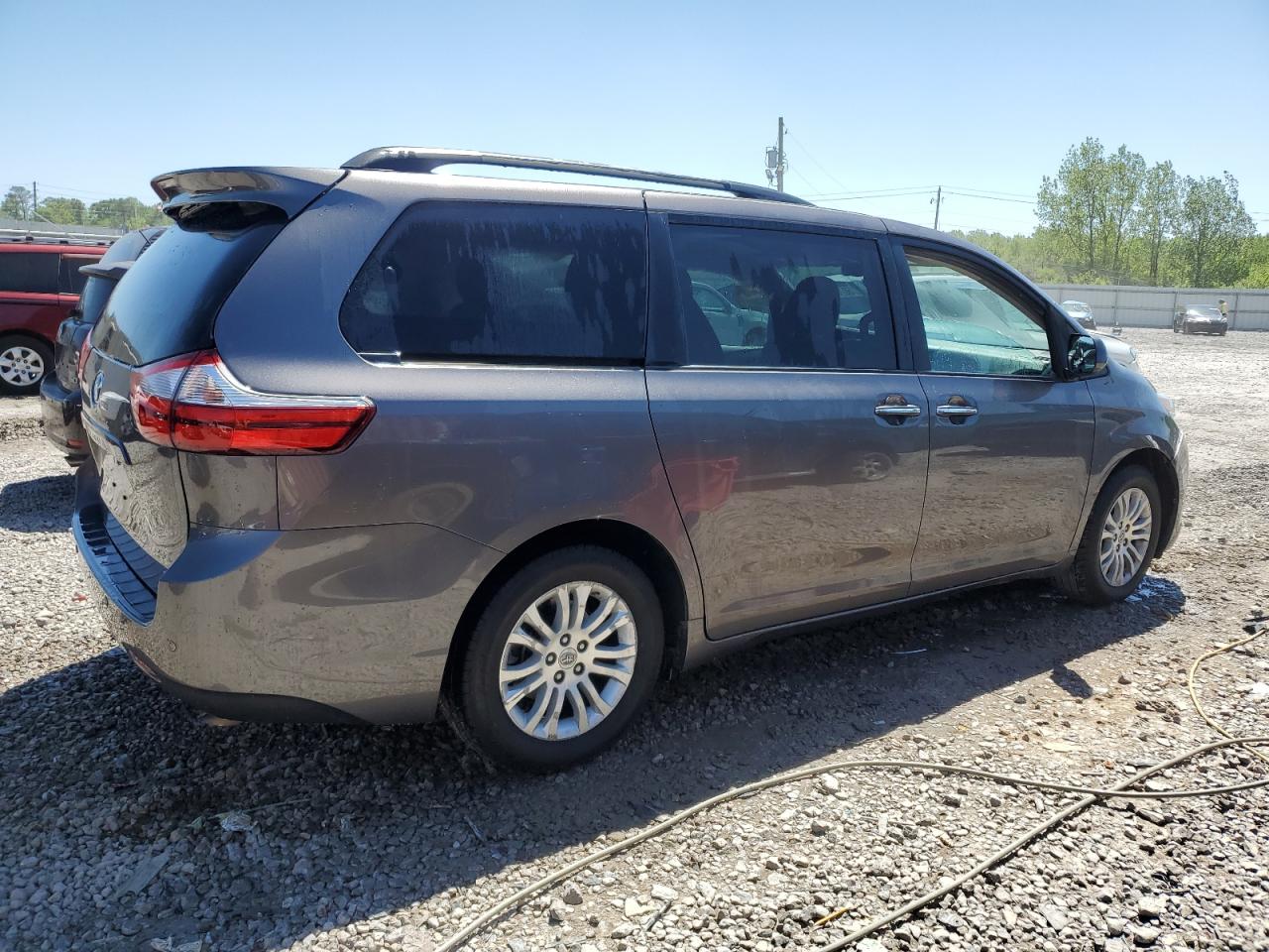 5TDYZ3DC0HS851898 2017 Toyota Sienna Xle