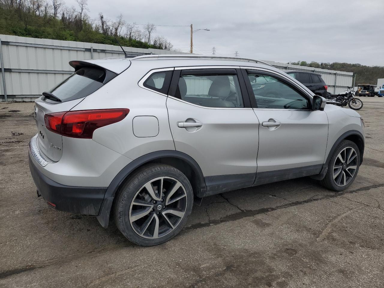 JN1BJ1CR4JW289567 2018 Nissan Rogue Sport S