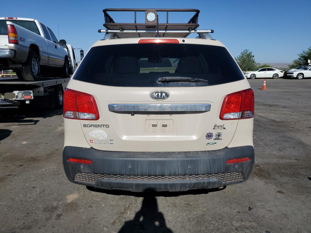 2012 Kia Sorento Base vin: 5XYKTDA65CG233395