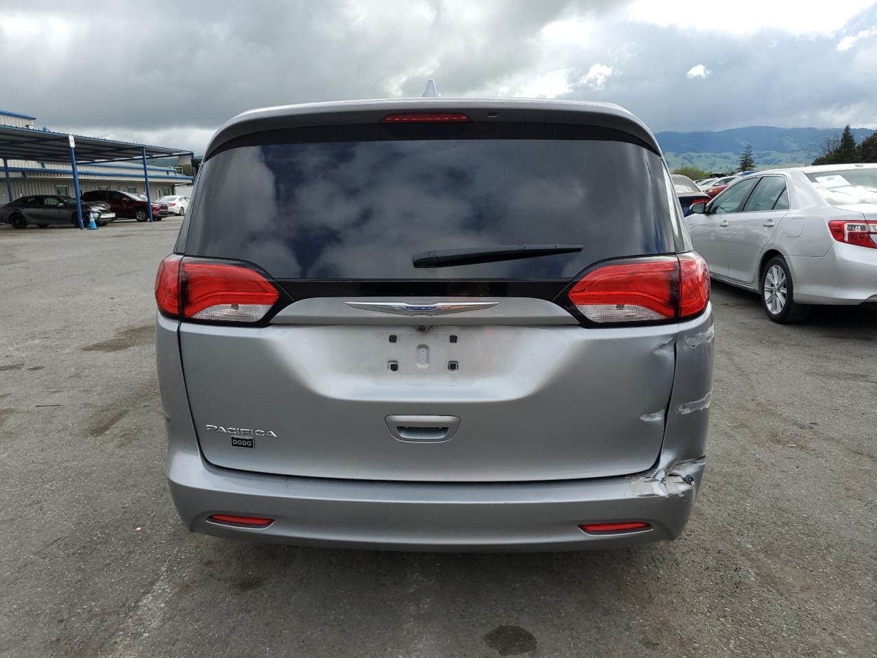 2C4RC1DG7HR610099 2017 Chrysler Pacifica Touring