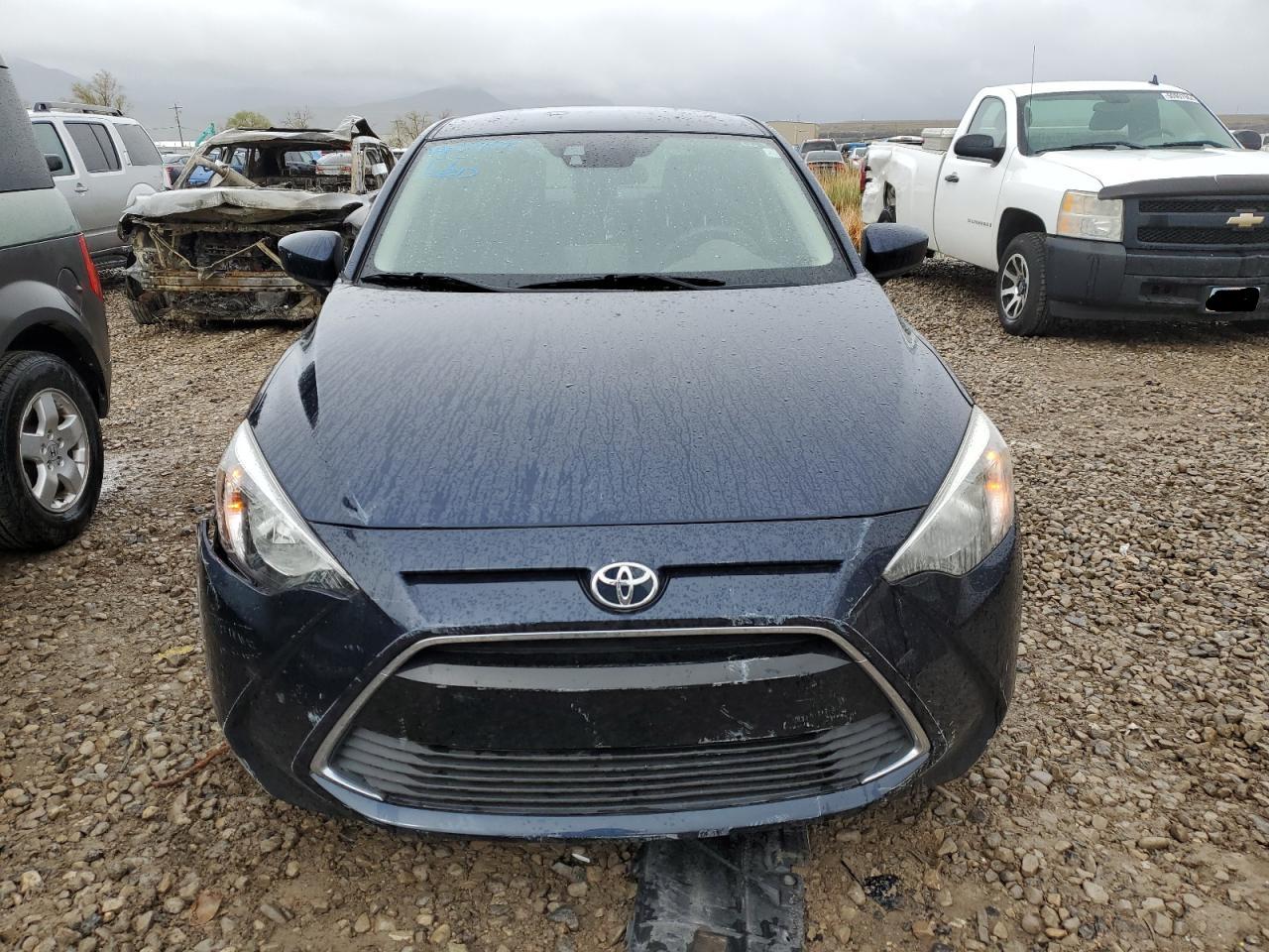 3MYDLBYV2HY192870 2017 Toyota Yaris Ia