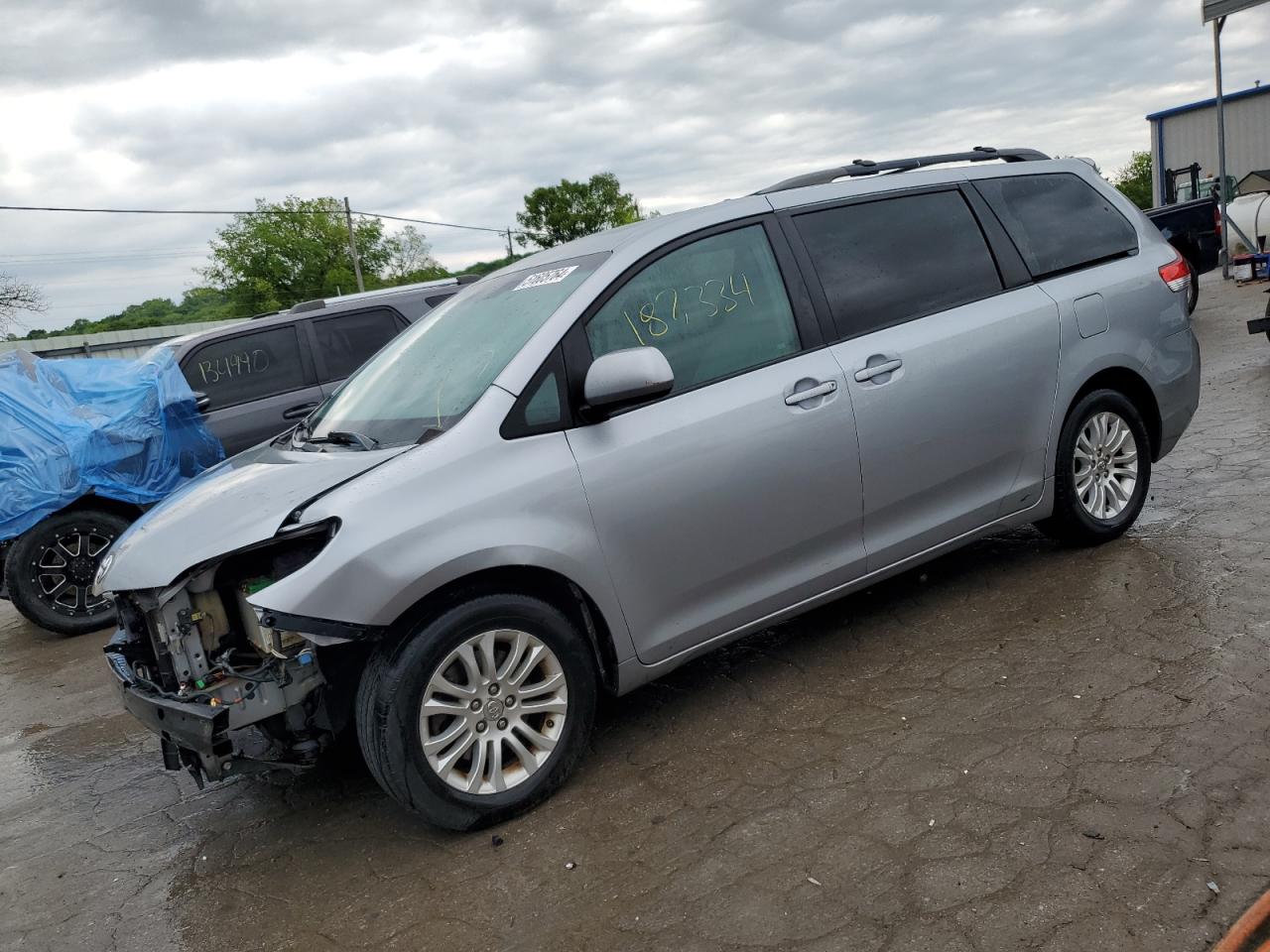 5TDYK3DC1BS077575 2011 Toyota Sienna Xle