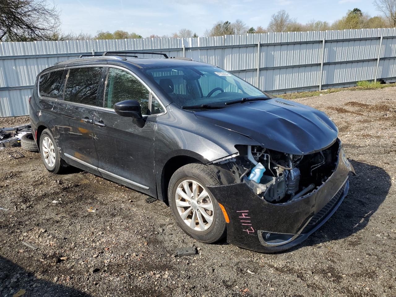 2C4RC1BG7JR306392 2018 Chrysler Pacifica Touring L