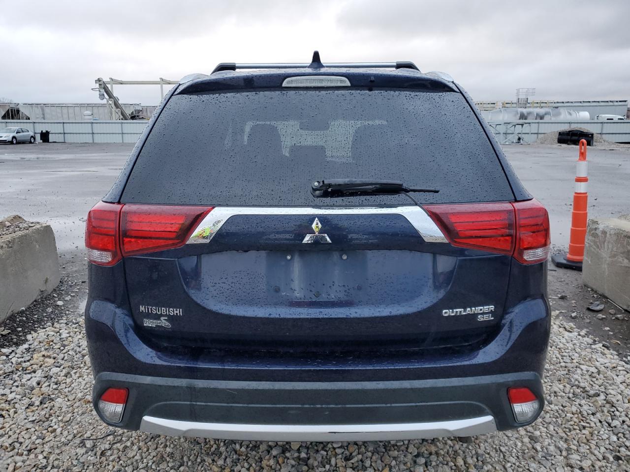 JA4AD3A34JZ016017 2018 Mitsubishi Outlander Se