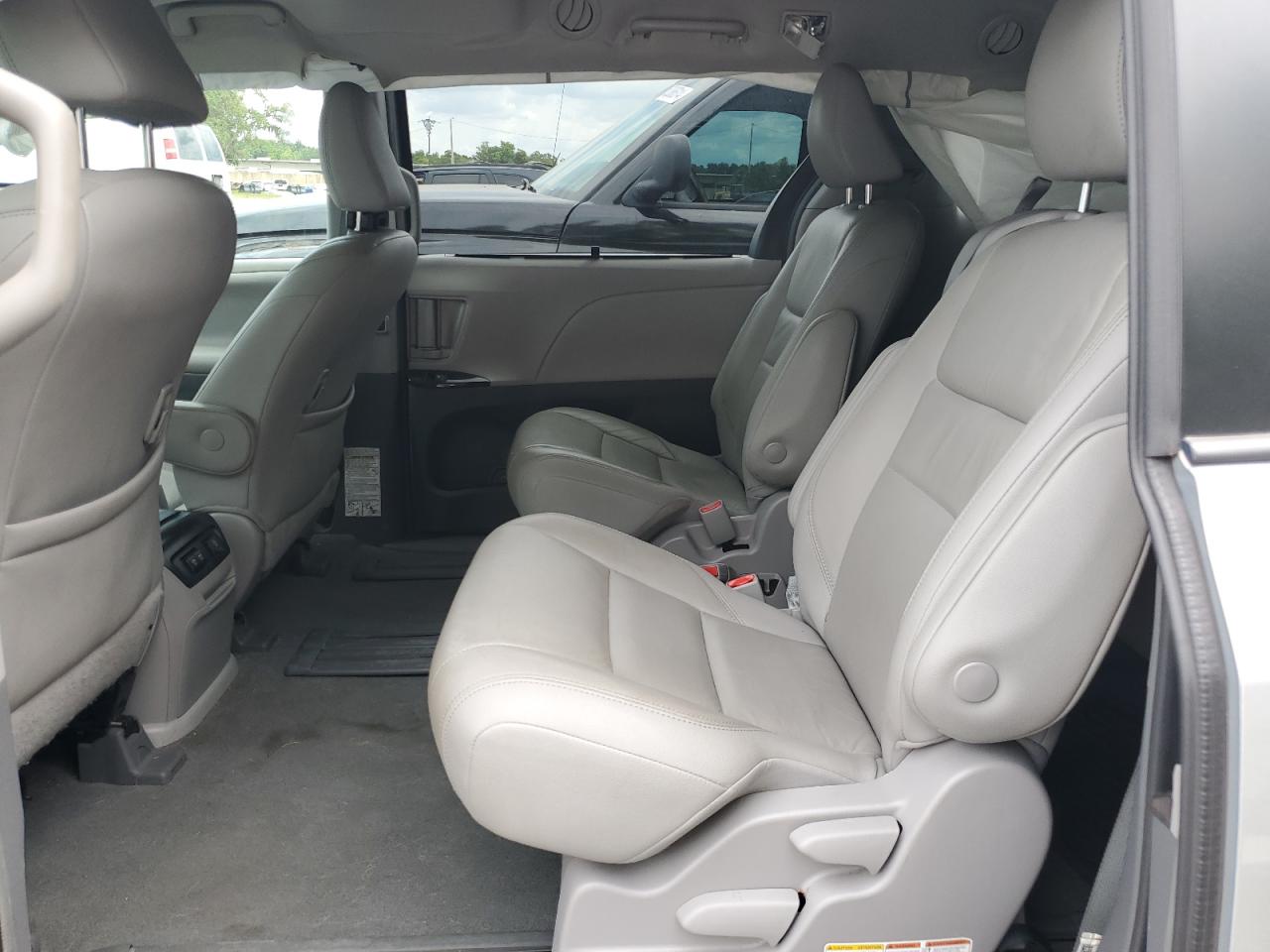 2019 Toyota Sienna Xle vin: 5TDYZ3DC6KS012670