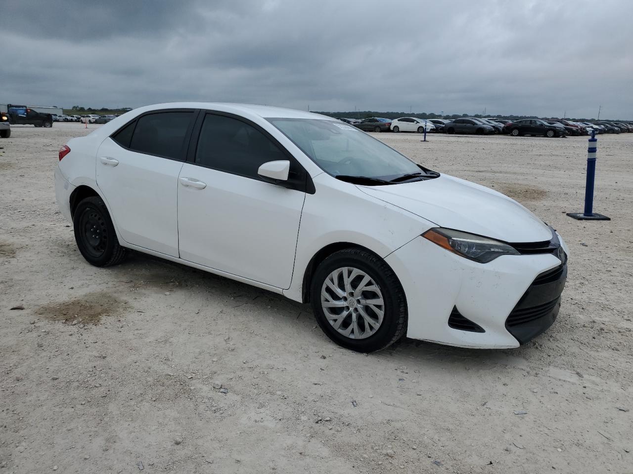 2017 Toyota Corolla L vin: 5YFBURHE7HP686640