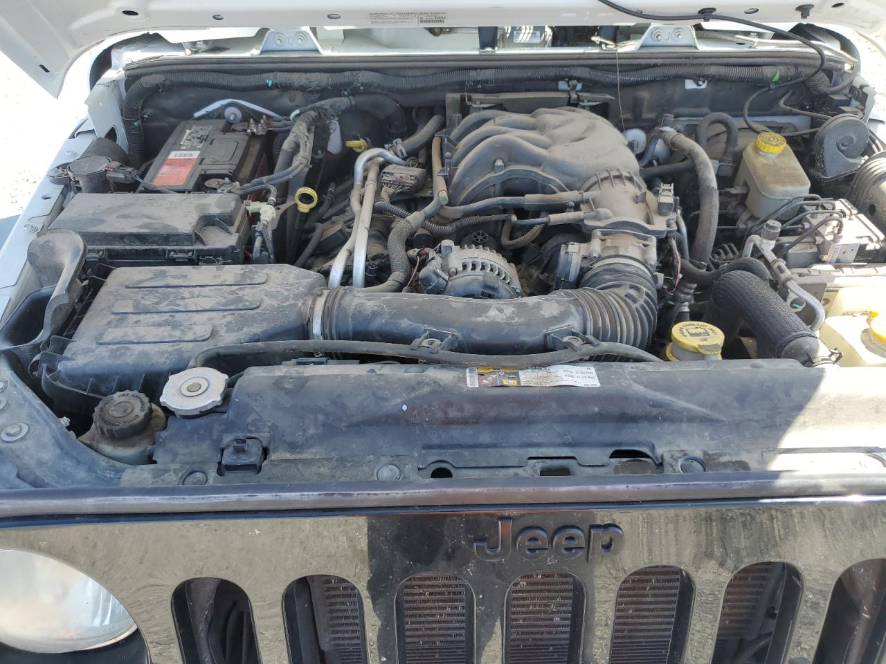 1C4BJWDG1EL285393 2014 Jeep Wrangler Unlimited Sport