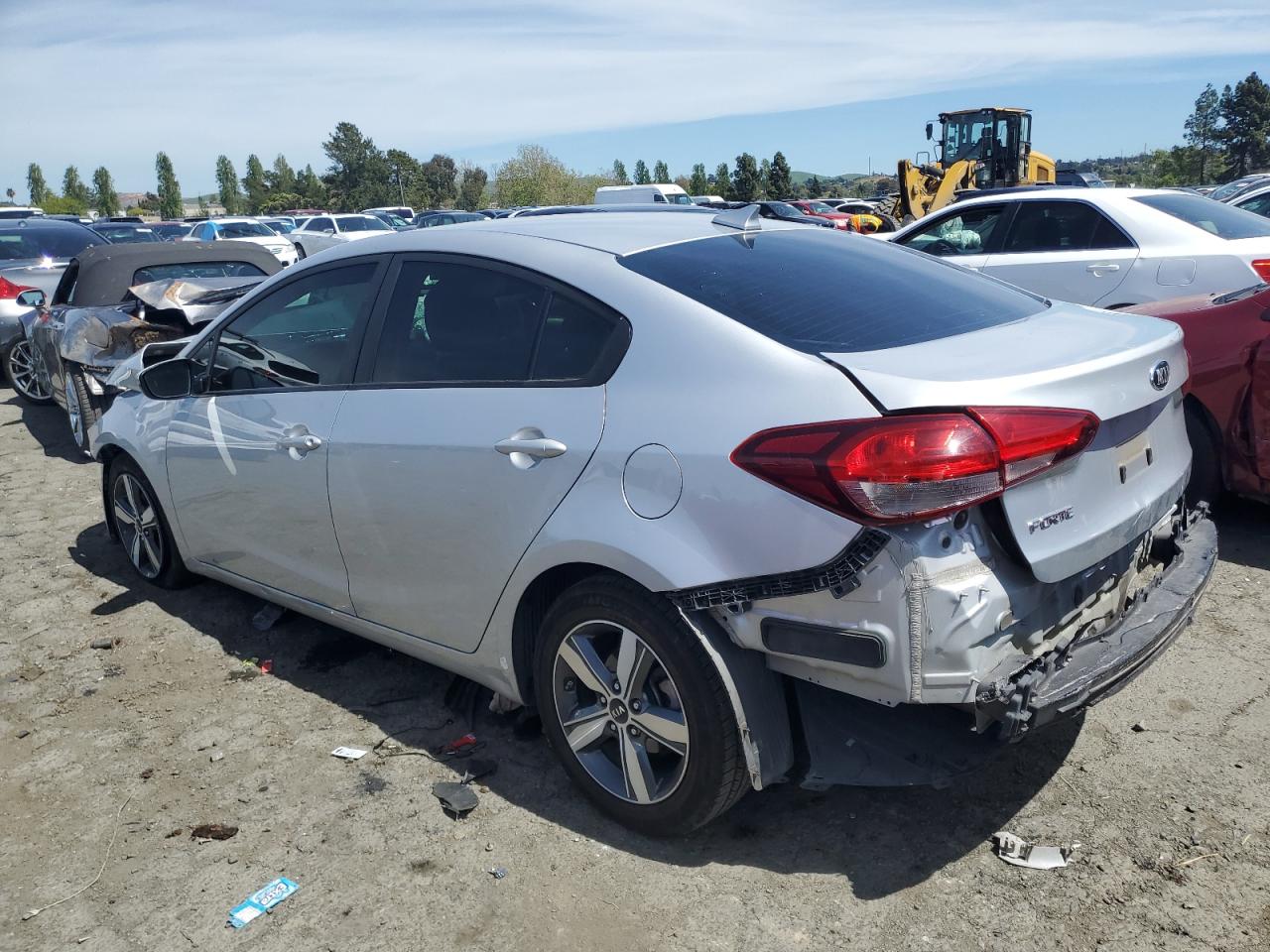 3KPFL4A7XJE174137 2018 Kia Forte Lx