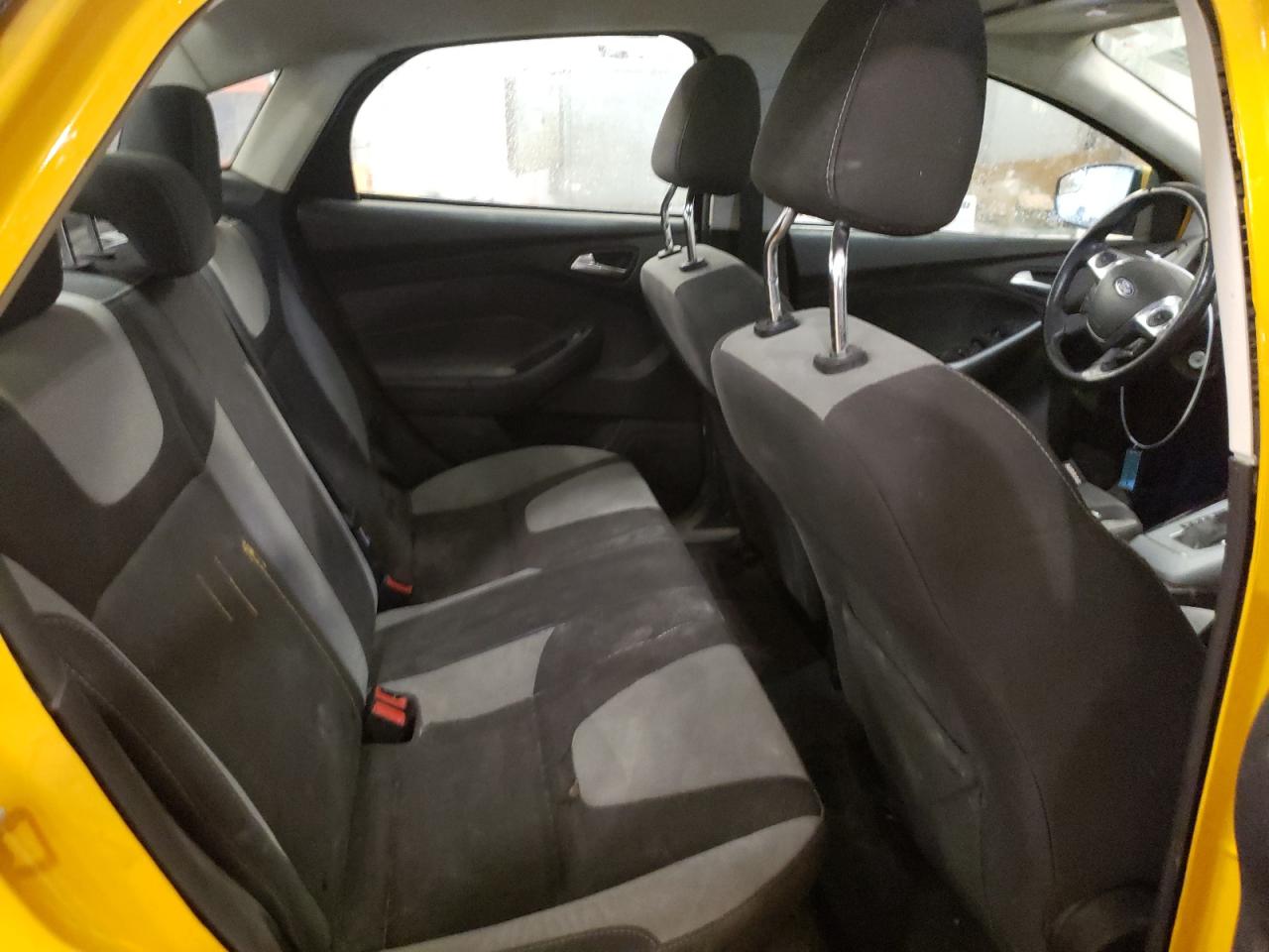 1FAHP3F22CL188439 2012 Ford Focus Se