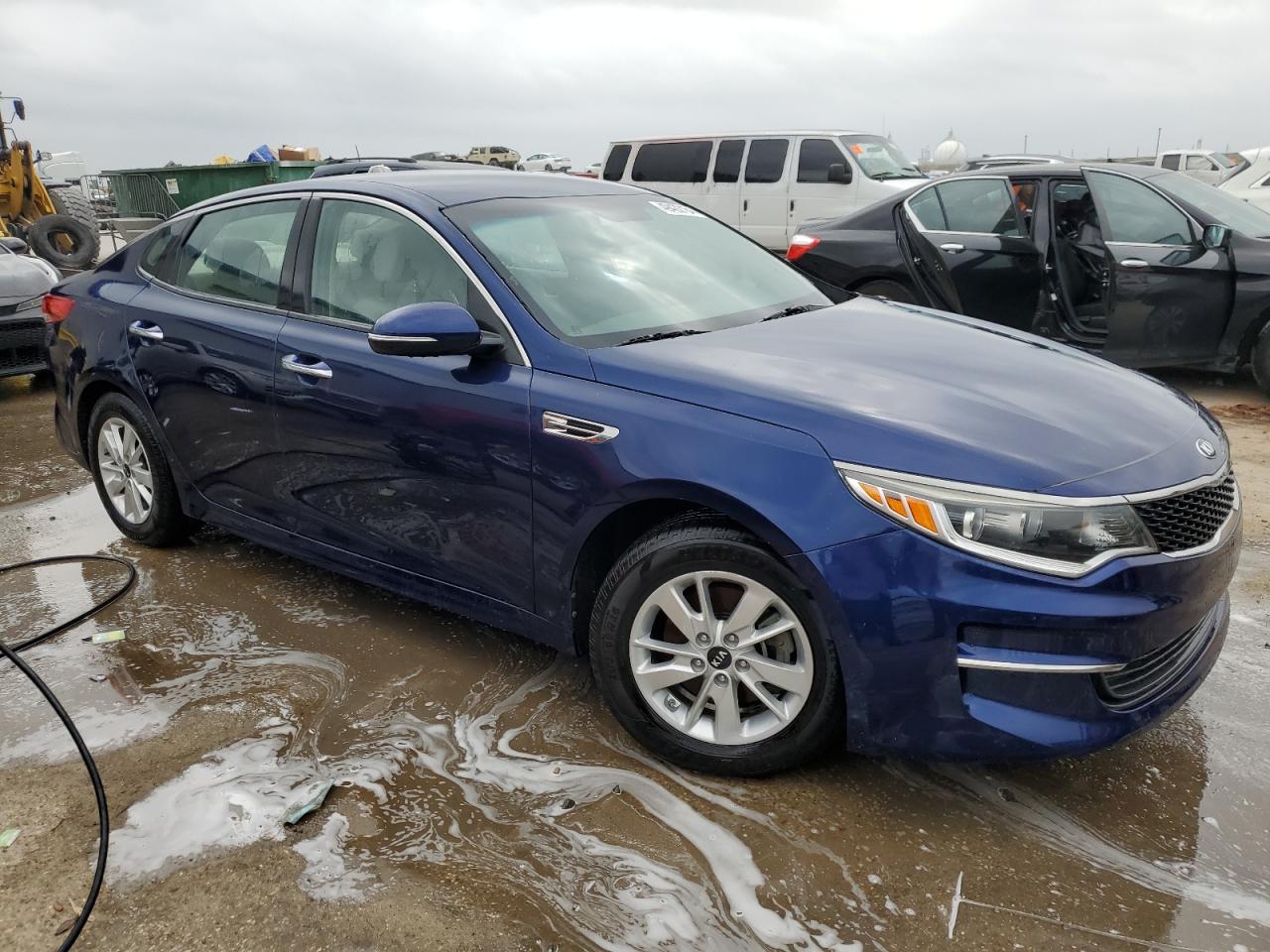 2017 Kia Optima Lx vin: 5XXGT4L35HG177513