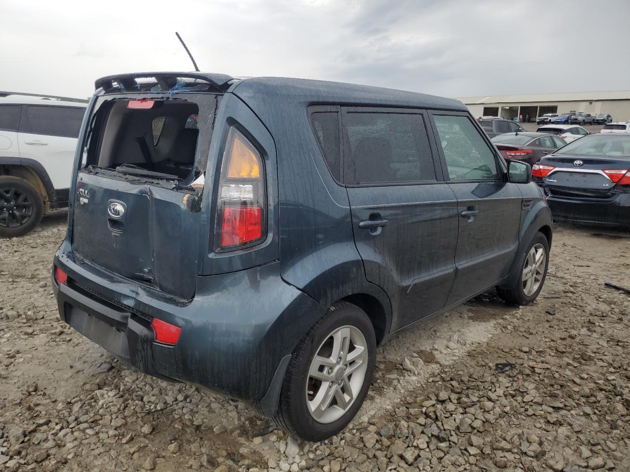 KNDJT2A22B7274057 2011 Kia Soul +