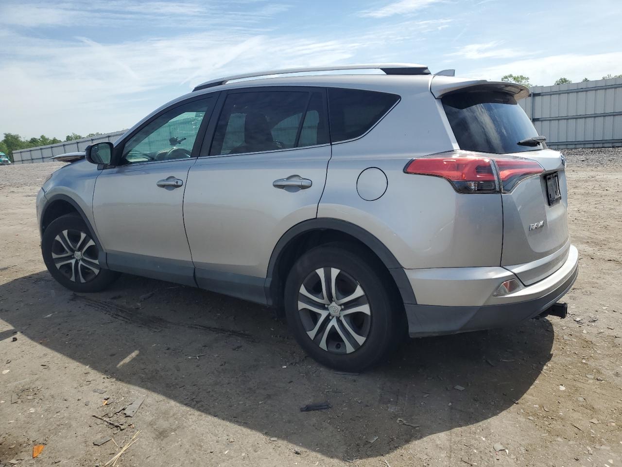 2016 Toyota Rav4 Le vin: 2T3BFREV0GW505817