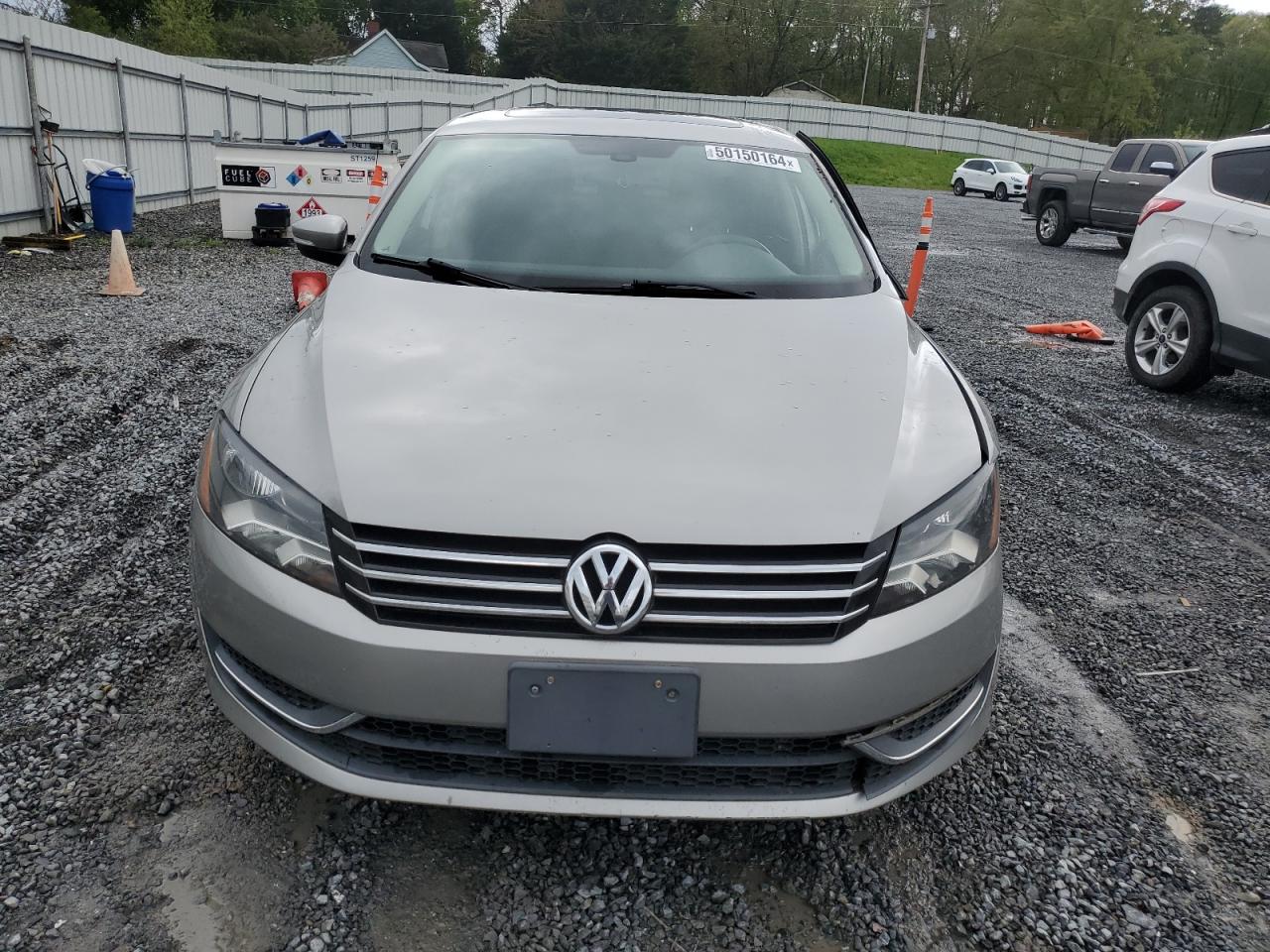 1VWBP7A31DC030695 2013 Volkswagen Passat Se