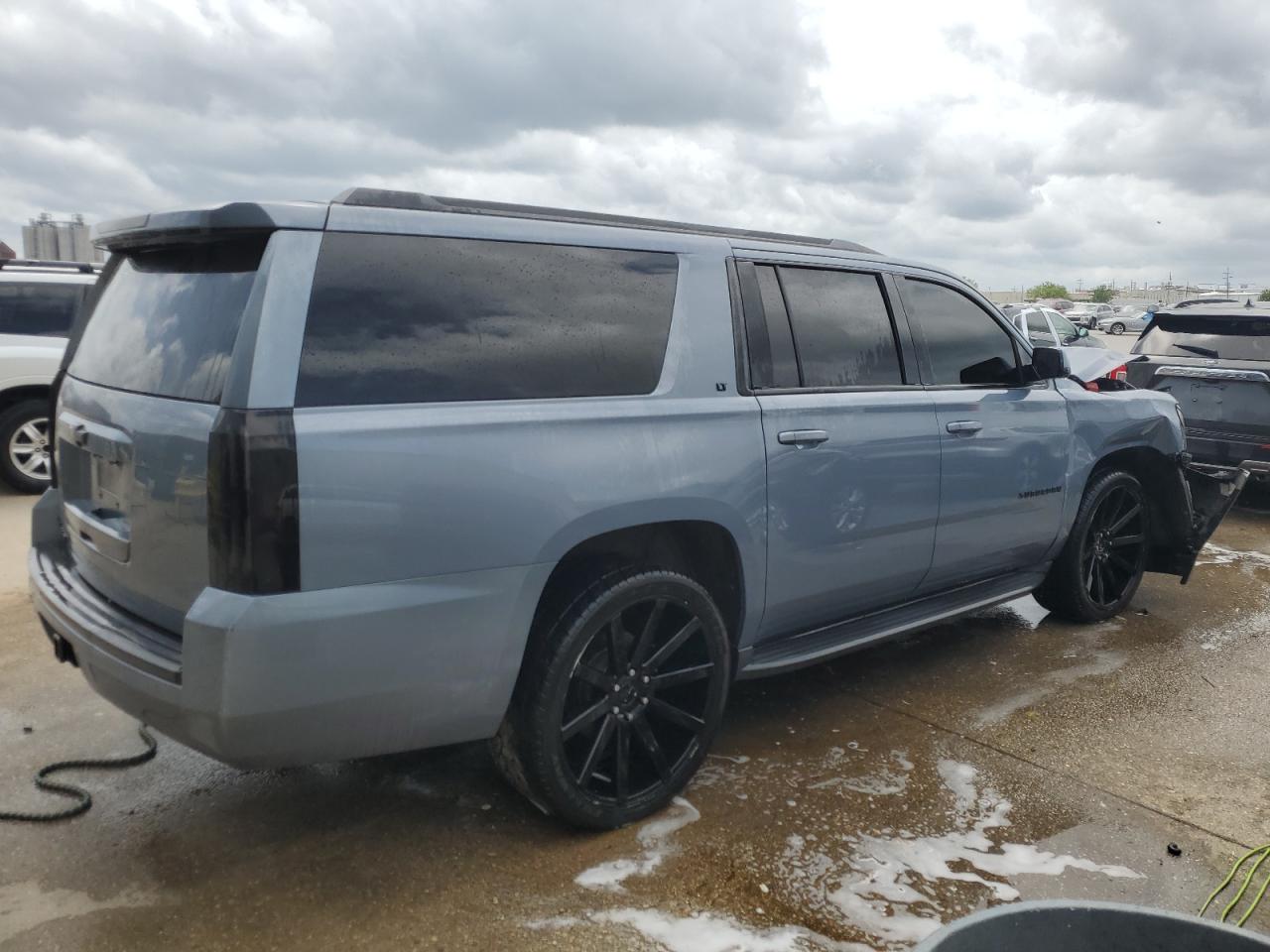 2016 Chevrolet Suburban C1500 Lt vin: 1GNSCHKC4GR111010