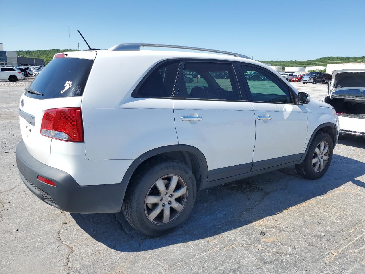 5XYKT3A11BG022949 2011 Kia Sorento Base