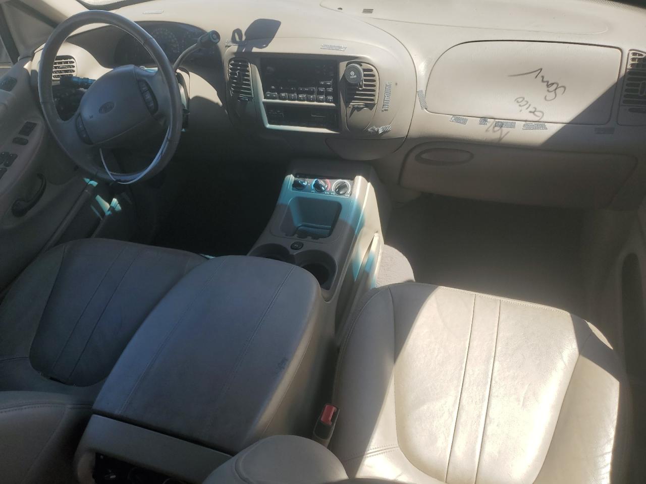 1FMEU17L9YLB12043 2000 Ford Expedition Eddie Bauer