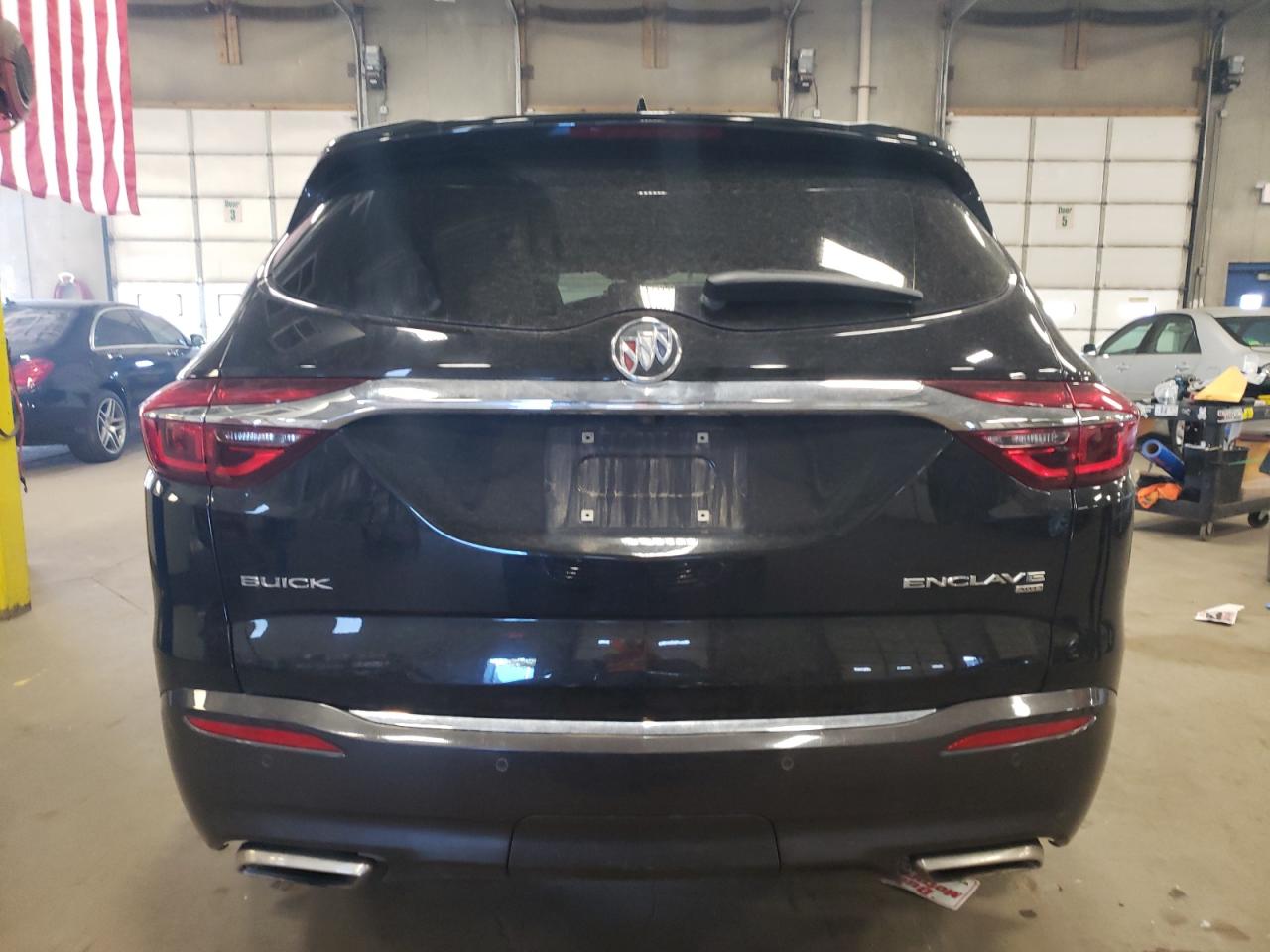 2018 Buick Enclave Essence vin: 5GAEVAKW8JJ226069