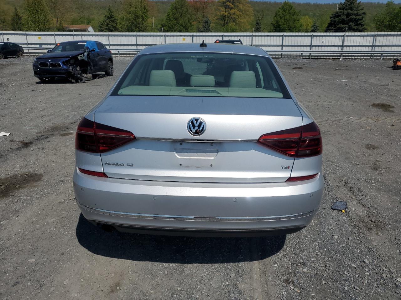 1VWBA7A33JC023552 2018 Volkswagen Passat Se