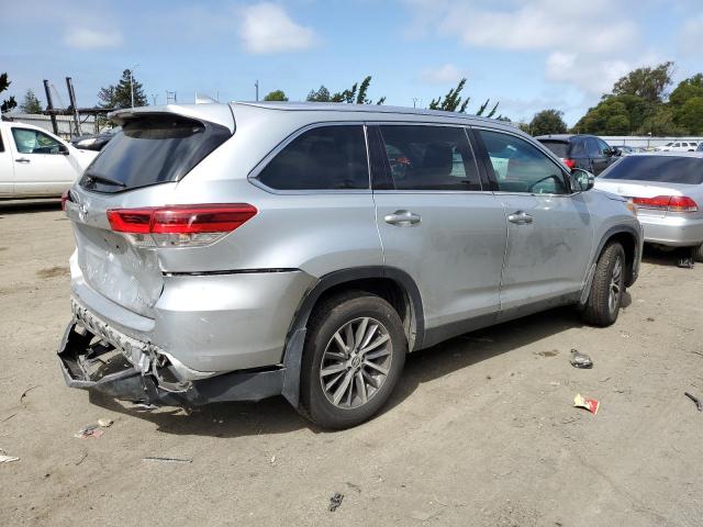 VIN 5TDJZRFH4KS618742 2019 Toyota Highlander, SE no.3