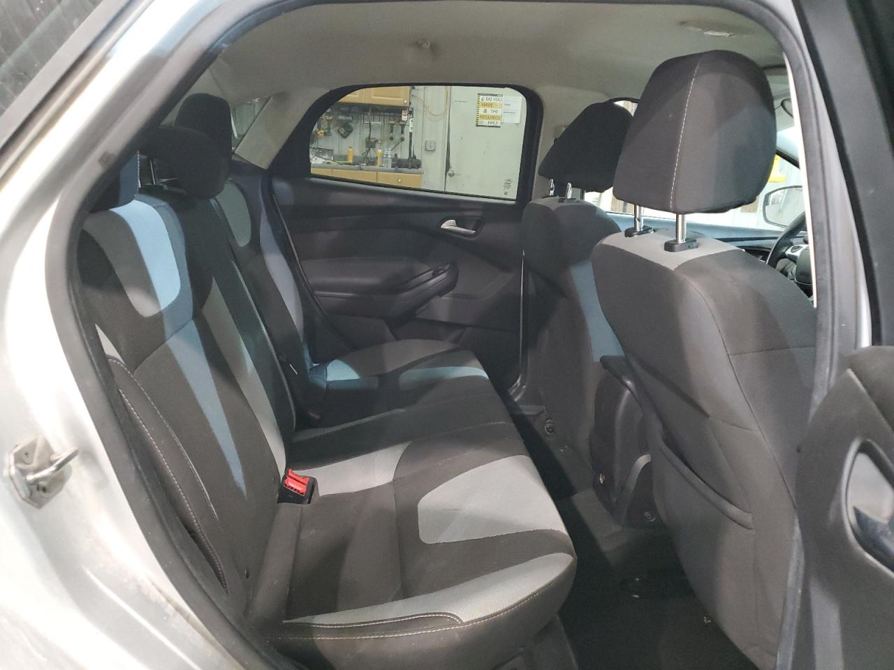 1FAHP3F23CL448945 2012 Ford Focus Se