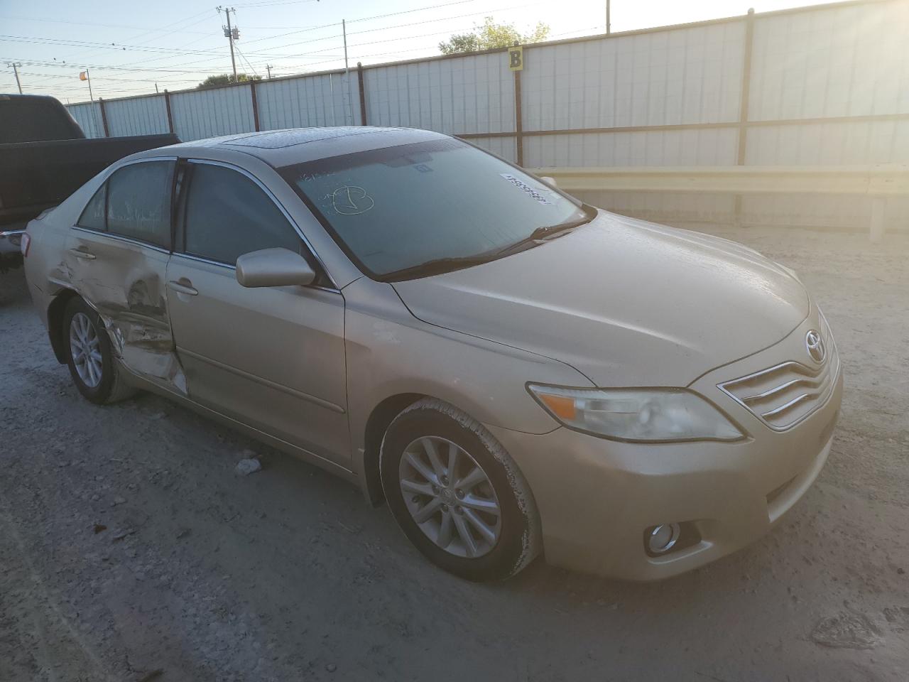 4T1BF3EK1BU657304 2011 Toyota Camry Base