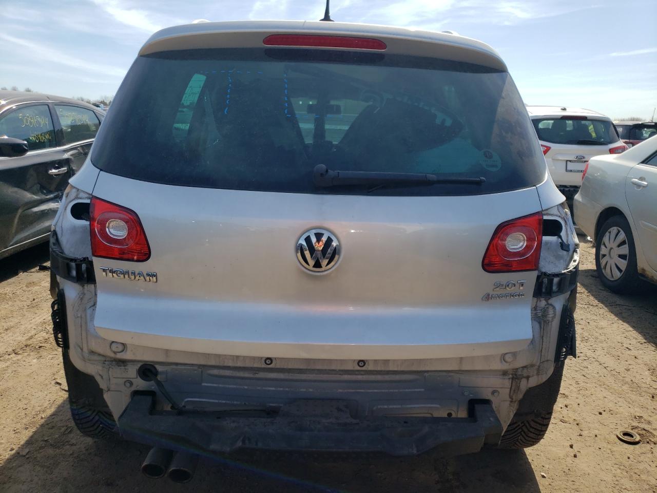 WVGBV7AX2BW558376 2011 Volkswagen Tiguan S