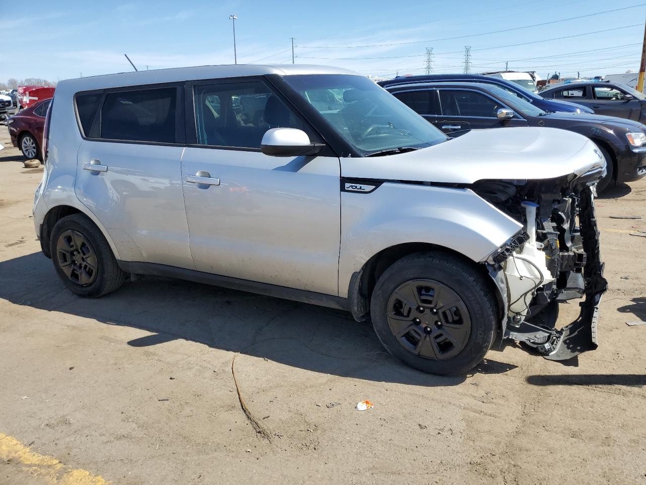 KNDJN2A25J7561577 2018 Kia Soul