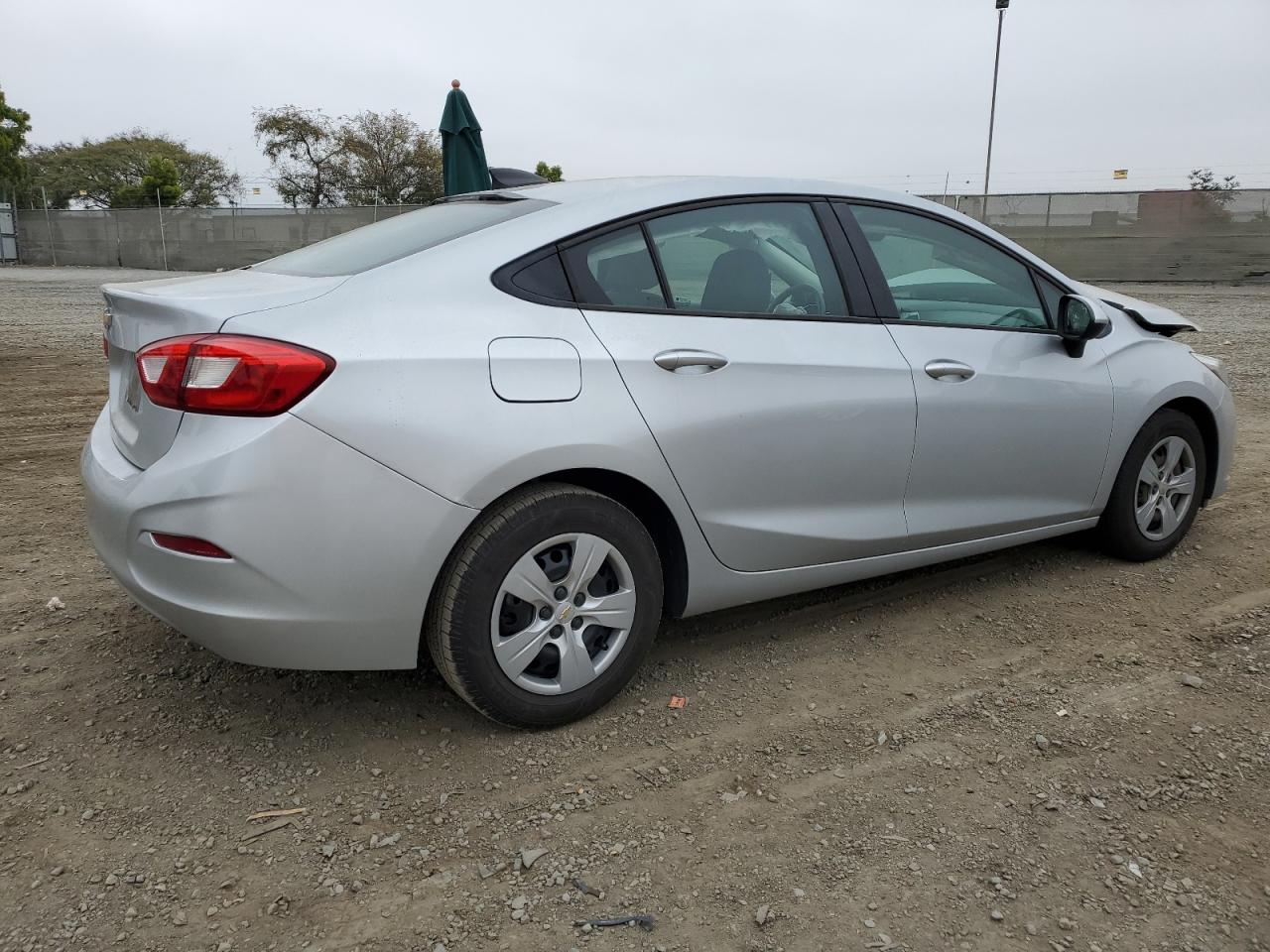 1G1BC5SM8J7221070 2018 Chevrolet Cruze Ls