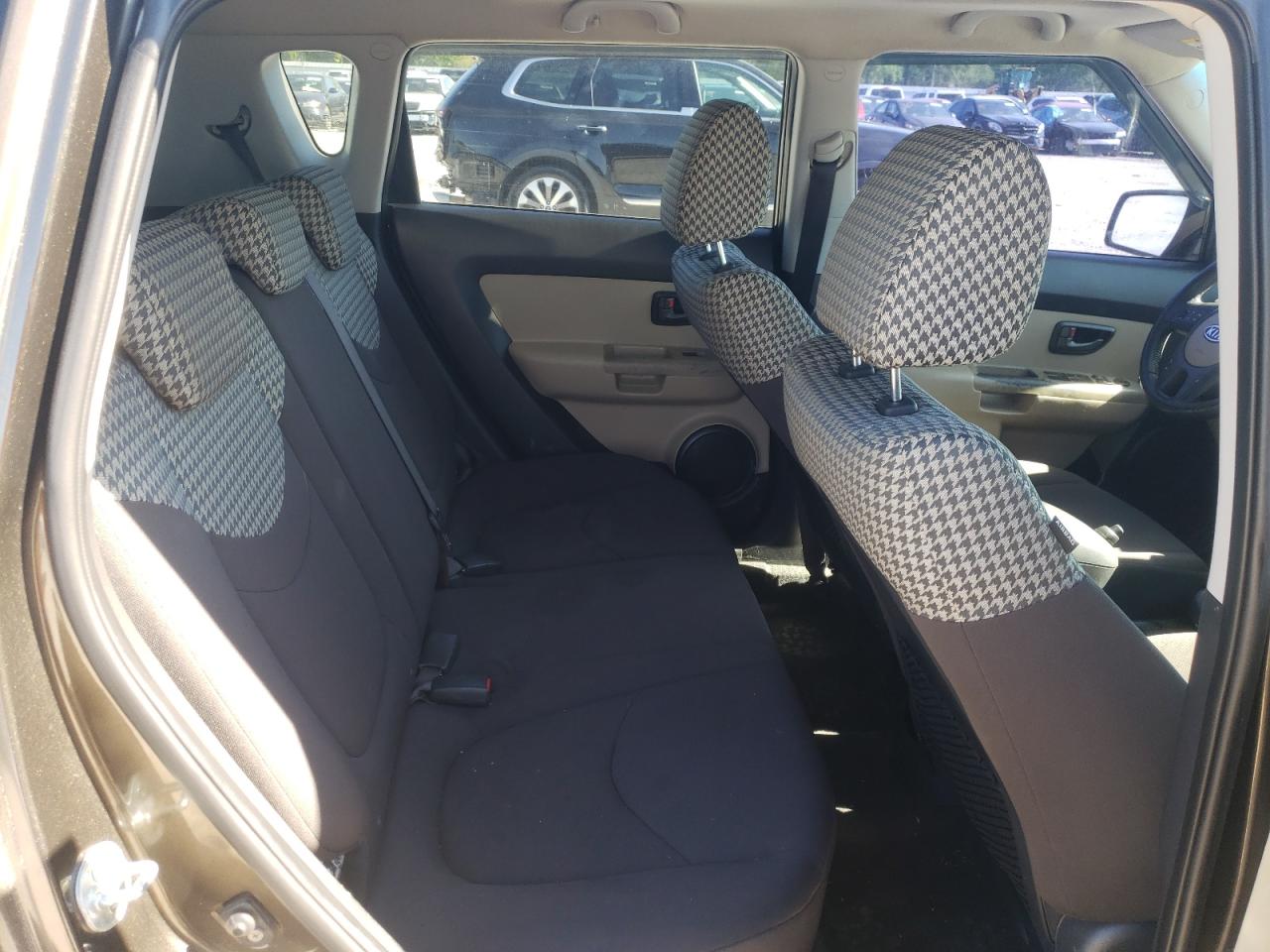 KNDJT2A29A7087669 2010 Kia Soul +