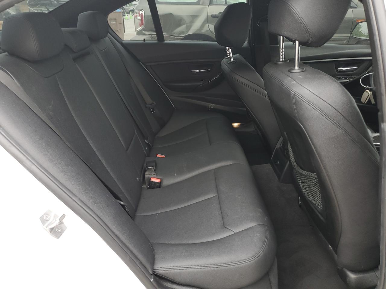 WBA8E5G52JNV02898 2018 BMW 320 Xi