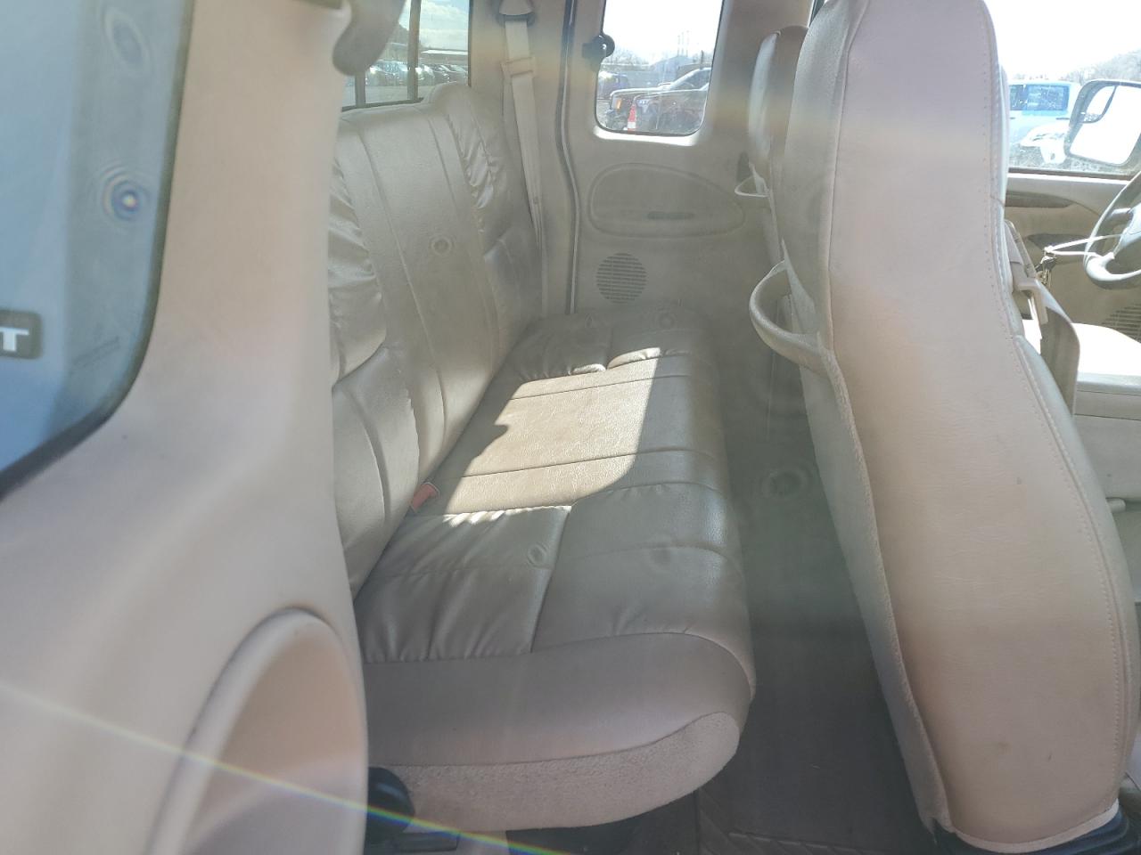 1B7KF2360YJ108398 2000 Dodge Ram 2500