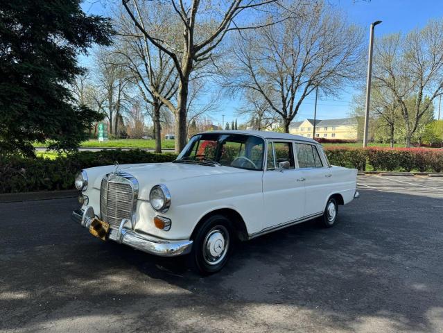 11011010304019 | 1967 MERCEDES-BENZ 200D