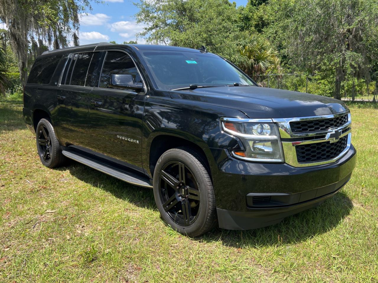 2017 Chevrolet Suburban C1500 Lt vin: 1GNSCHKCXHR232528