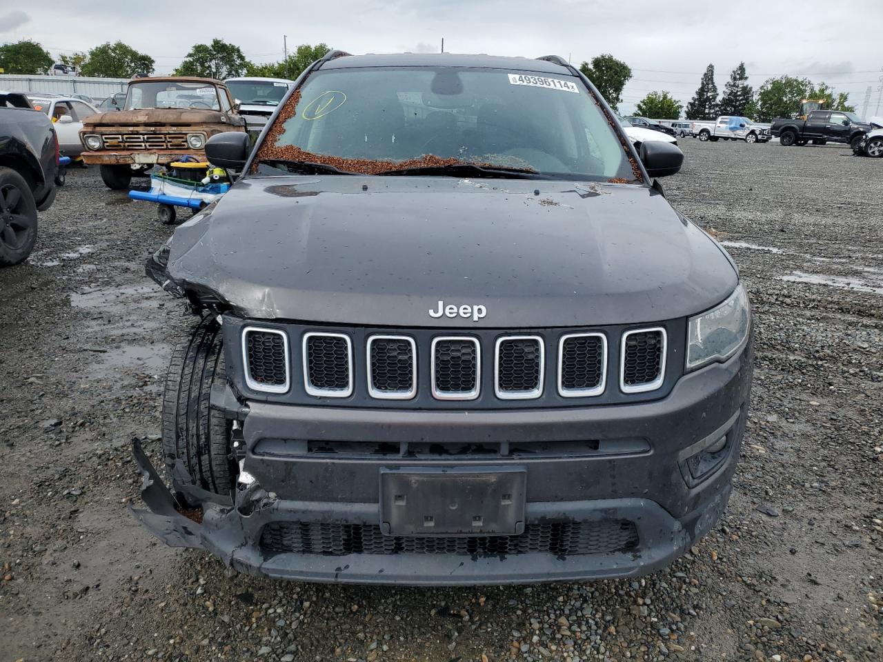 3C4NJCBB4JT469082 2018 Jeep Compass Latitude