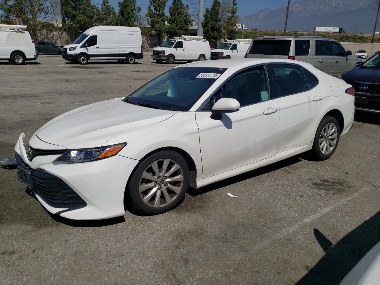 2018 Toyota Camry L vin: 4T1B11HK2JU578740