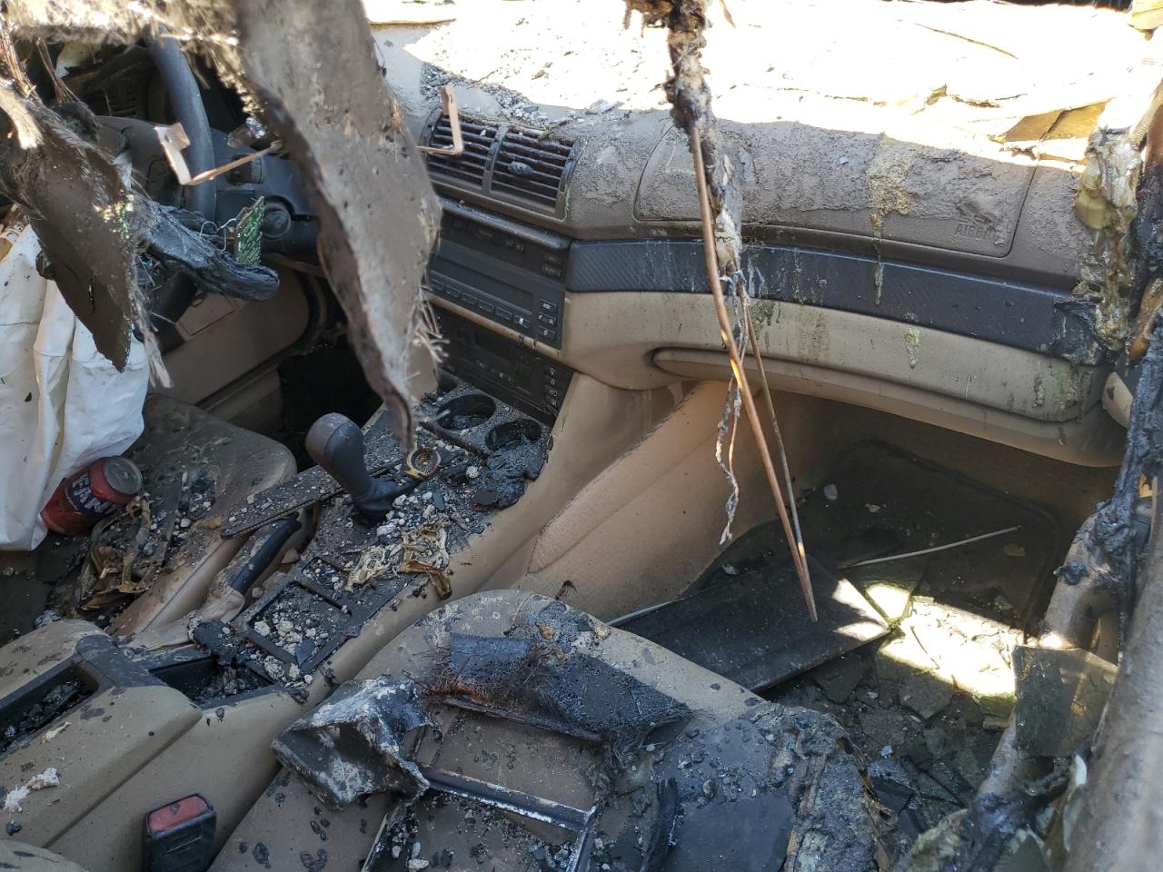 WBADM6345YGU12843 2000 BMW 528 I Automatic