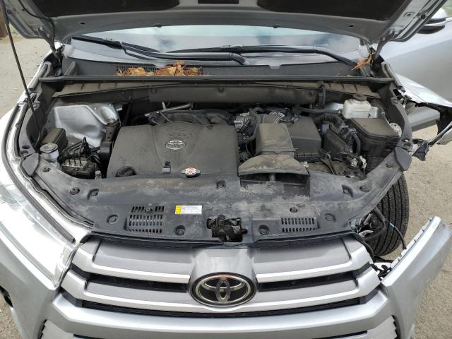 VIN 5TDJZRFH4KS618742 2019 Toyota Highlander, SE no.12