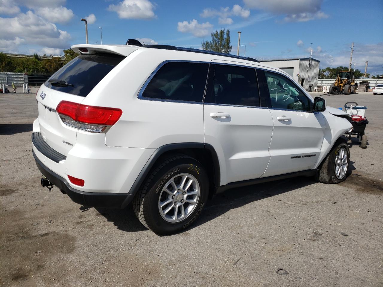 1C4RJFAG7JC106092 2018 Jeep Grand Cherokee Laredo