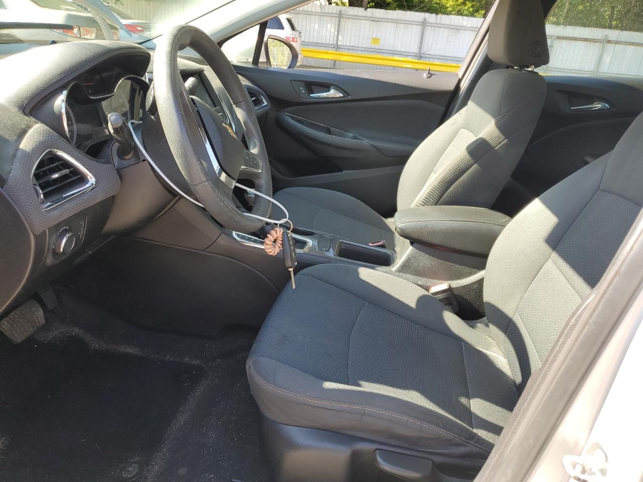 2019 Chevrolet Cruze vin: 1G1BJ5SM2K7104561