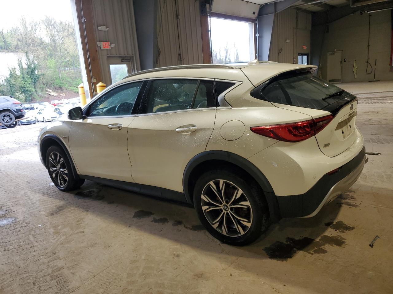 SJKCH5CR2JA050114 2018 Infiniti Qx30 Base