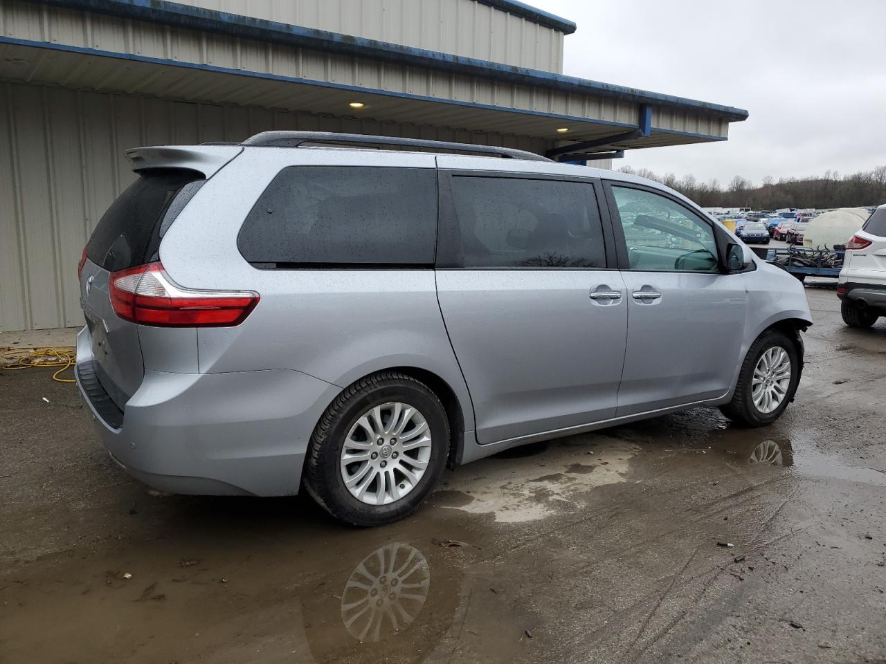 5TDYZ3DC9HS798649 2017 Toyota Sienna Xle