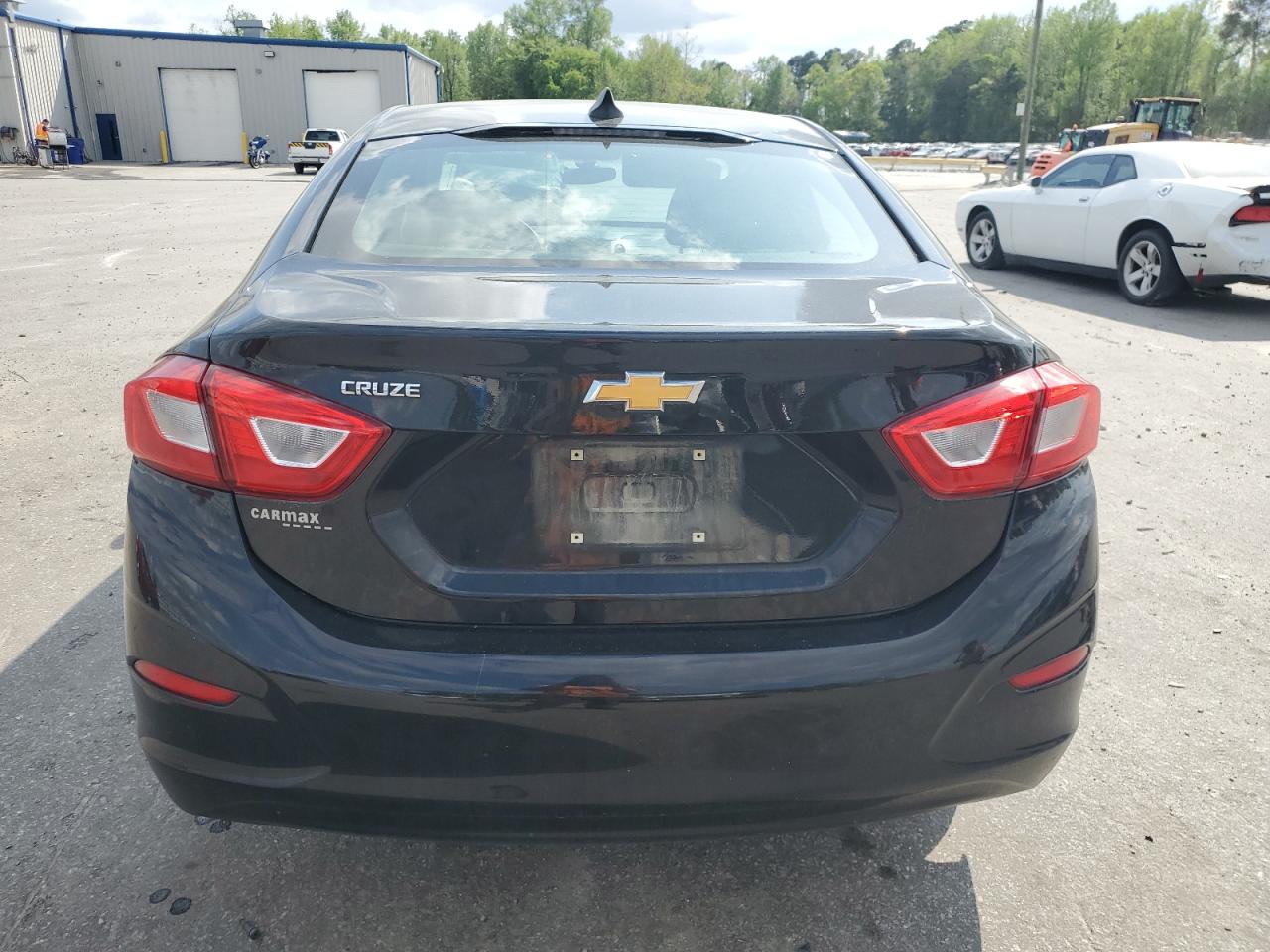 2018 Chevrolet Cruze Ls vin: 1G1BC5SM7J7193701